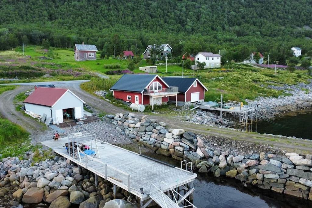 Leilighet I Rorbu Pa Kaldfarnes - Yttersia Senja エクステリア 写真
