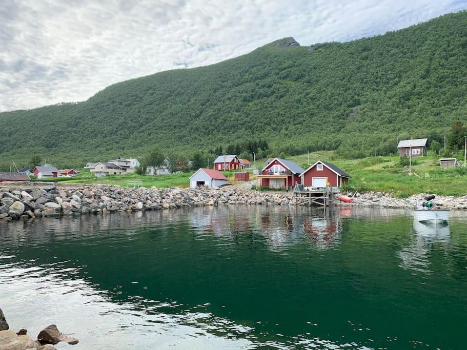 Leilighet I Rorbu Pa Kaldfarnes - Yttersia Senja エクステリア 写真